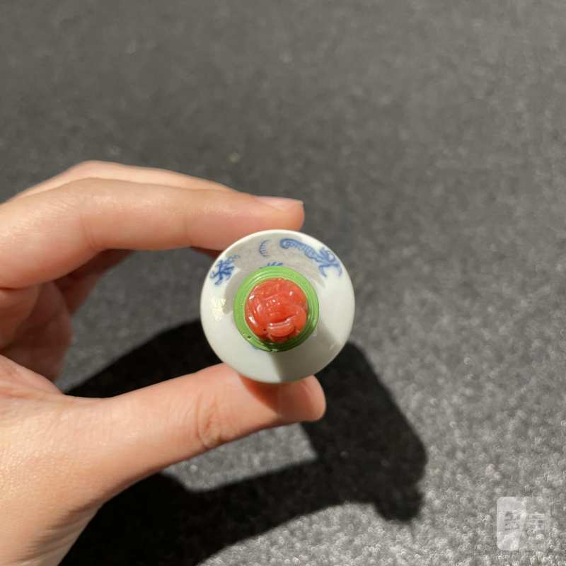 清中期 青花釉里红十二生肖图鼻烟壶 - 图11
